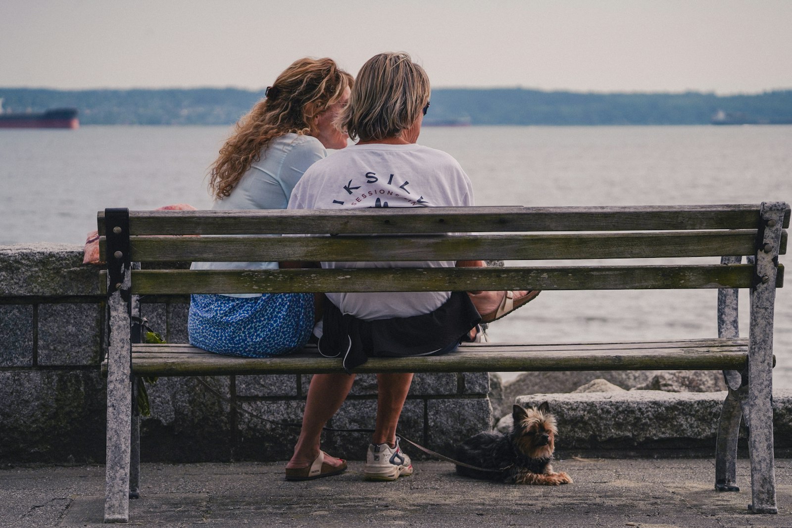 Couple relaxing outdoors together, representing the financial freedom you build once you learn how to invest for FIRE